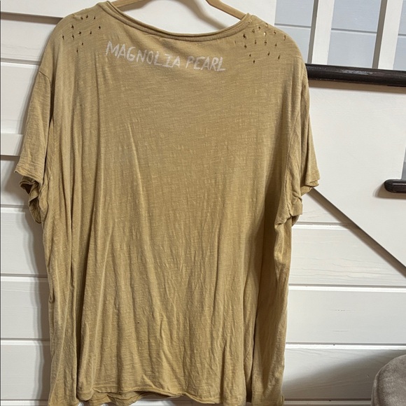 Magnolia Pearl Tan Star Graphic Short Sleeve Tee. Damaged - Picture 4 of 6